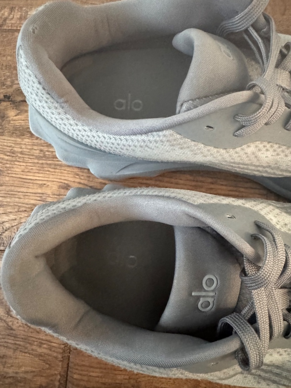ALO Yoga Runner Grey Unisex Shoes Sneakers Mesh Size Men's 10.5 Women's 12 - Picture 9 of 11